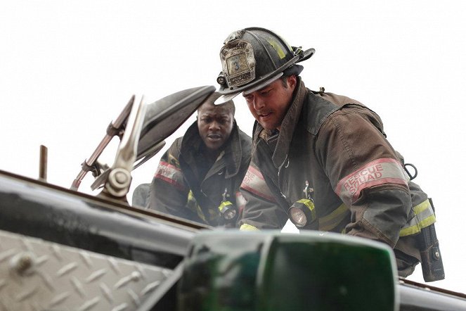 Chicago Fire - Just Drive the Truck - Van film - Edwin Hodge, Taylor Kinney