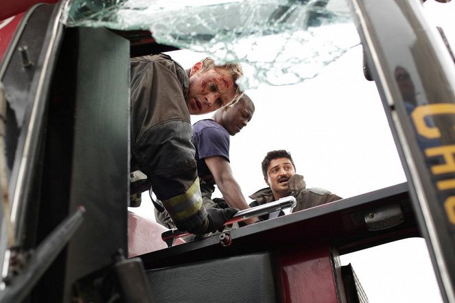 Chicago Fire - Just Drive the Truck - Van film - Jesse Spencer, Yuriy Sardarov