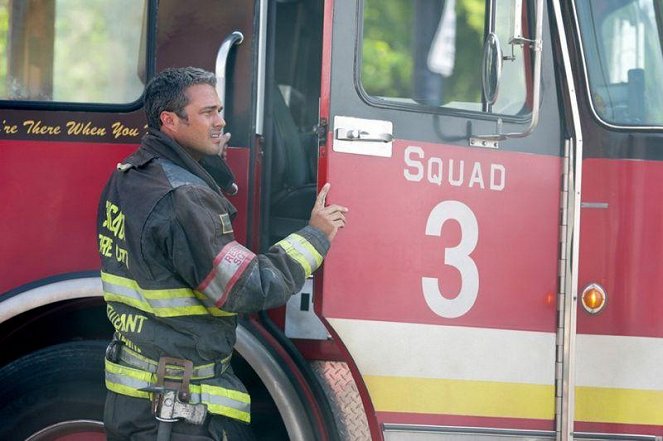Chicago Fire - Just Drive the Truck - Van film - Taylor Kinney