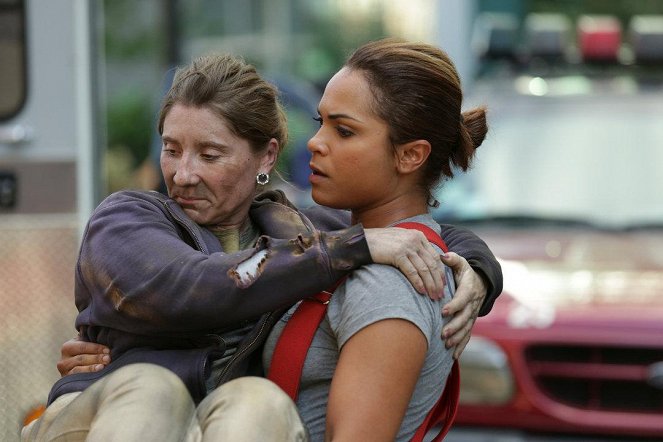 Chicago Fire - Apologies Are Dangerous - Photos - Monica Raymund