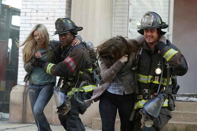 Chicago Fire - Season 3 - Omluvy jsou nebezpečné - Z filmu - Edwin Hodge, Taylor Kinney