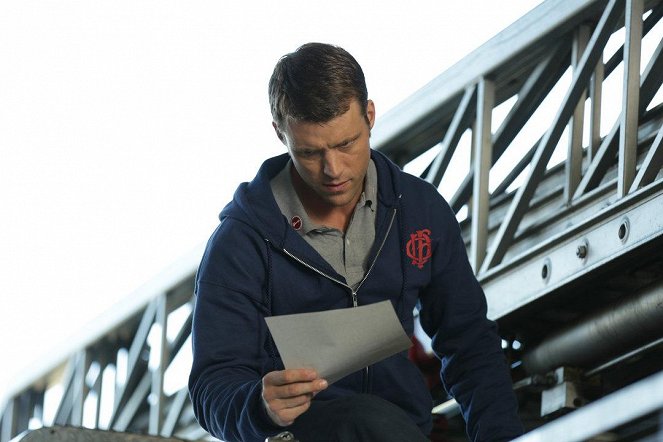Chicago Fire - Madmen and Fools - Photos - Jesse Spencer