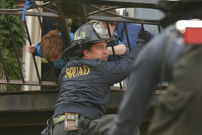 Chicago Fire - Madmen and Fools - Van film - Taylor Kinney
