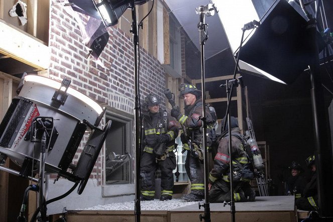 Chicago Fire - Nobody Touches Anything - Van de set