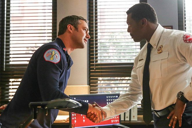 Chicago Fire - Nobody Touches Anything - Photos - Taylor Kinney, Eamonn Walker