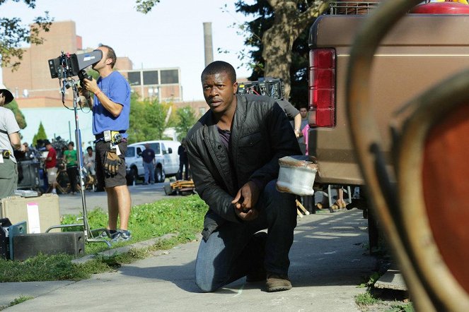 Chicago Fire - Nobody Touches Anything - De filmagens - Edwin Hodge