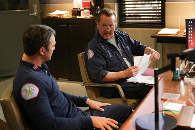 Chicago Fire - Nobody Touches Anything - Van film - Christian Stolte