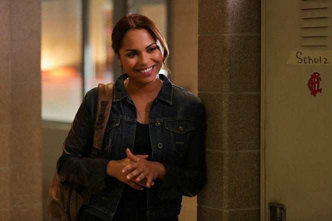 Chicago Fire - Nobody Touches Anything - Photos - Monica Raymund