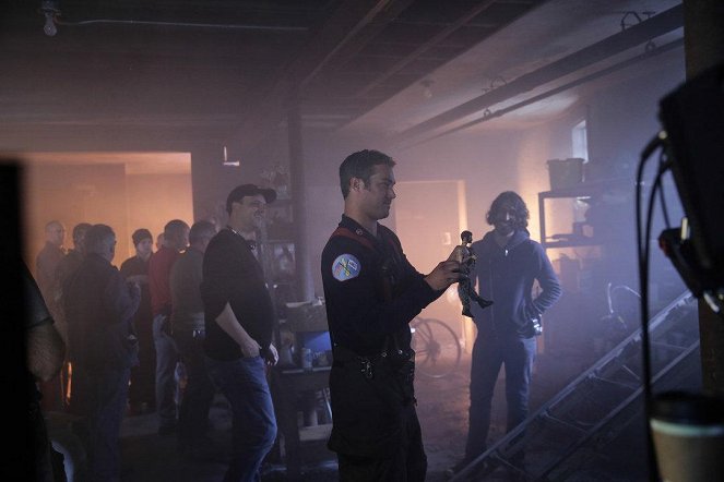 Chicago Fire - Nobody Touches Anything - Van de set - Taylor Kinney