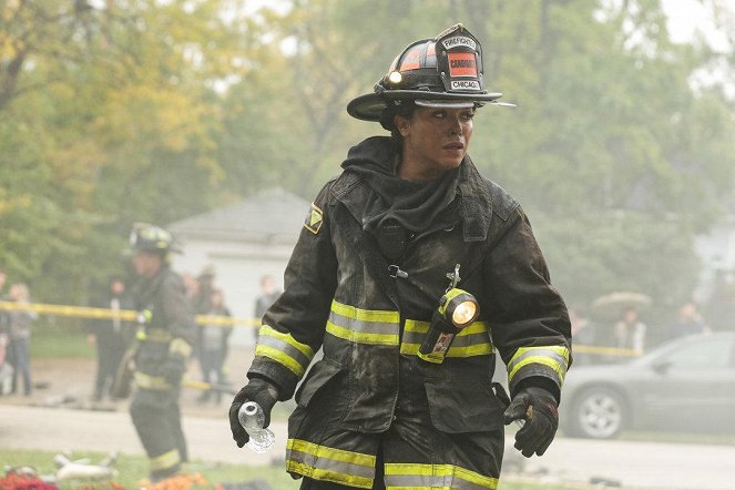 Chicago Fire - Chopper - Van film - Monica Raymund