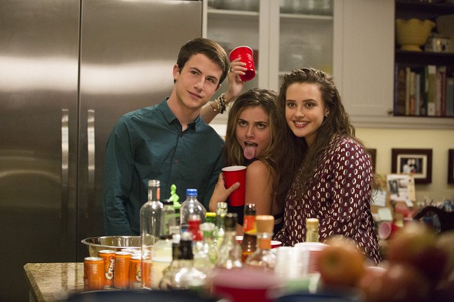 13 Reasons Why - Tape 1, Side A - Photos - Dylan Minnette, Giorgia Whigham, Katherine Langford