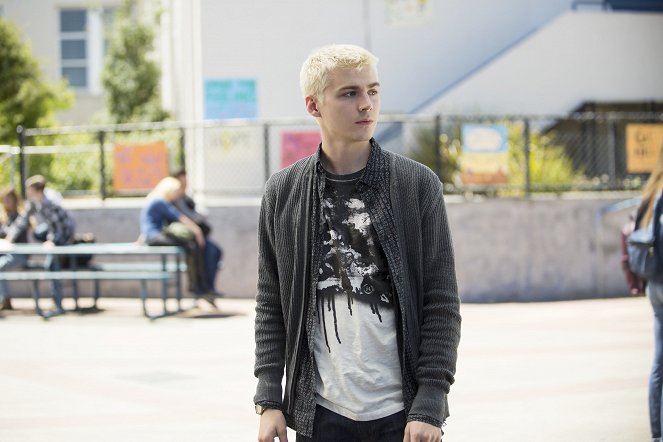 13 Reasons Why - Season 1 - Tape 2, Side A - Photos - Miles Heizer