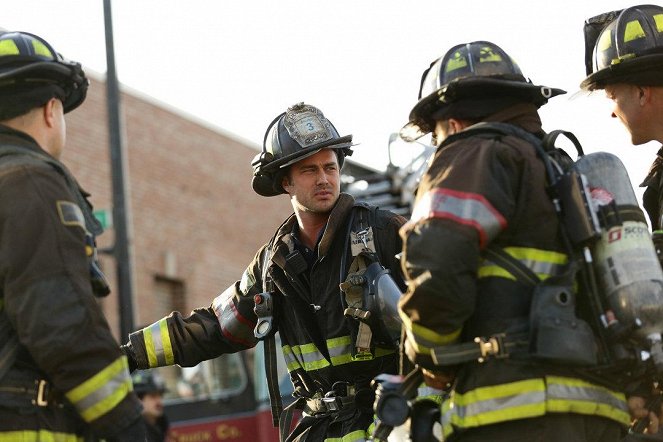 Chicago Fire - Arrest in Transit - Photos - Taylor Kinney