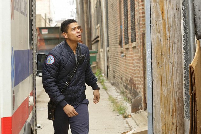 Chicago Fire - Santa Bites - Do filme - Charlie Barnett