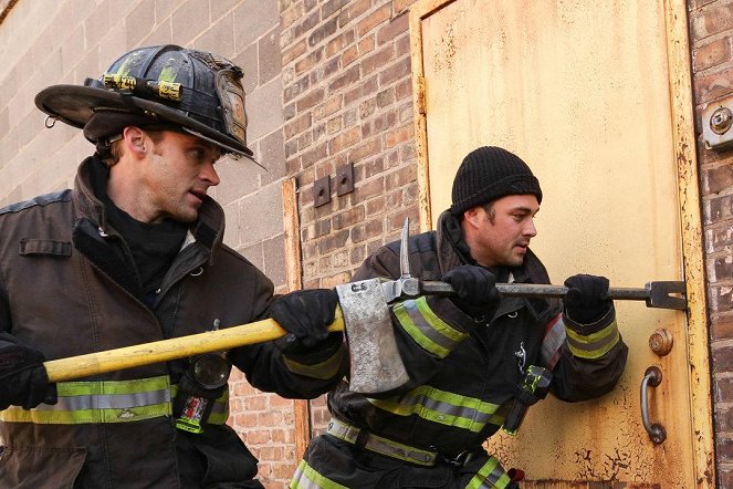 Chicago Fire - Let Him Die - Photos - Jesse Spencer, Taylor Kinney