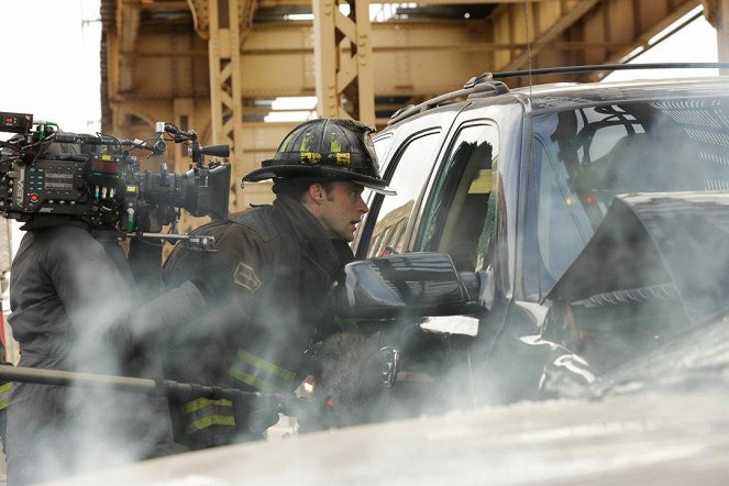 Chicago Fire - Ambush Predator - Van de set - Jesse Spencer