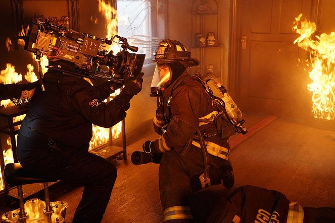 Chicago Fire - Headlong Toward Disaster - Van de set