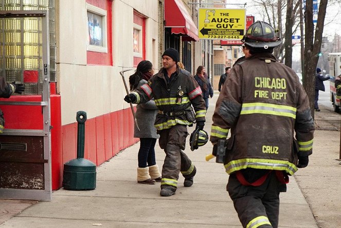 Chicago Fire - Headlong Toward Disaster - Van film