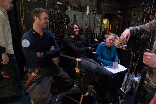 Chicago Fire - Forgive You Anything - Van de set - Taylor Kinney