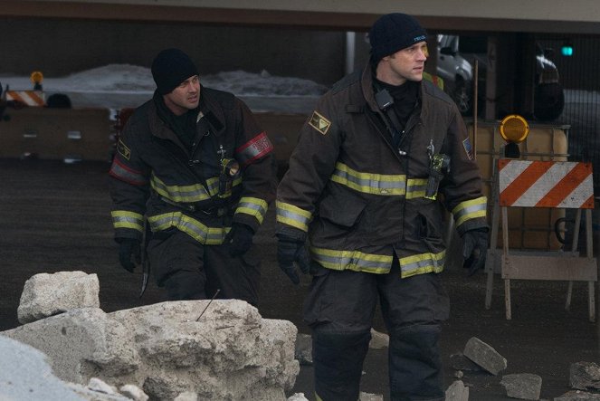 Chicago Fire - Forgive You Anything - Photos - Taylor Kinney, Jesse Spencer