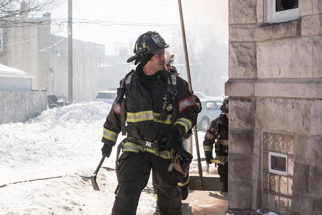 Chicago Fire - Forgiving, Relentless, Unconditional - Van film - Taylor Kinney