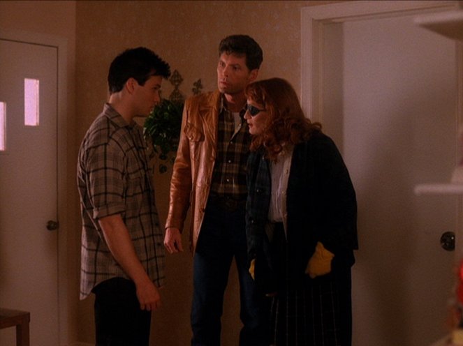 Mestečko Twin Peaks - The Orchid's Curse - Z filmu - James Marshall, Everett McGill, Wendy Robie