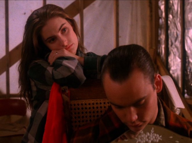 Miasteczko Twin Peaks - Braterska kłótnia - Z filmu - Mädchen Amick, Eric DaRe