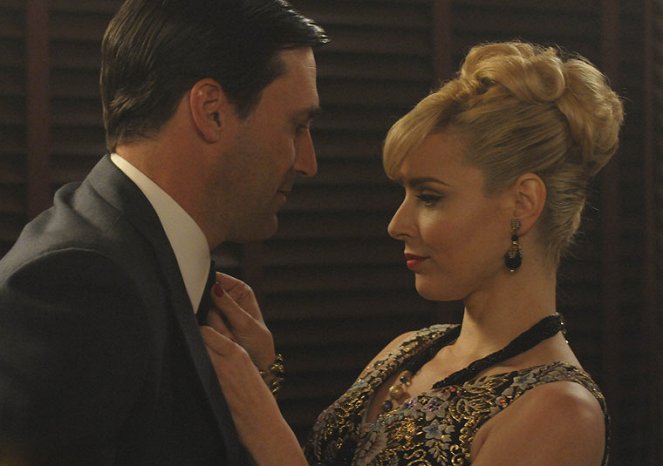 Mad Men - Waldorf Stories - Photos - Jon Hamm, Cara Buono