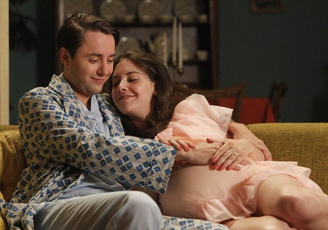 Mad Men - Hands and Knees - Photos - Vincent Kartheiser, Alison Brie