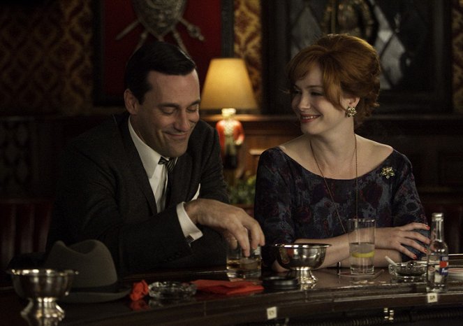 Mad Men - Świąteczny walczyk - Z filmu - Jon Hamm, Christina Hendricks