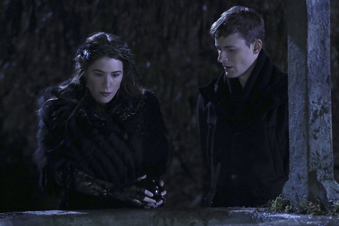 Once Upon a Time - Where Bluebirds Fly - Photos - Jaime Murray, Giles Matthey