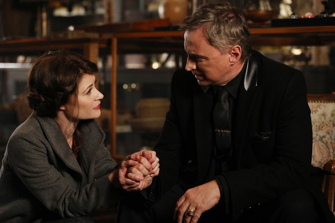 Once Upon a Time - The Black Fairy - Photos - Emilie de Ravin, Robert Carlyle