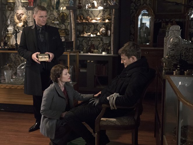 Once Upon a Time - The Black Fairy - Photos - Robert Carlyle, Emilie de Ravin, Giles Matthey