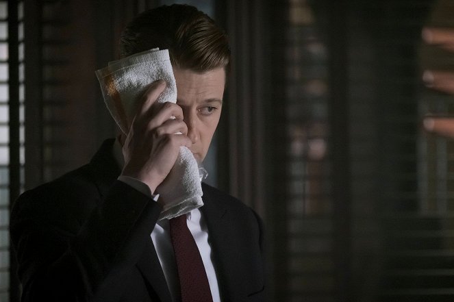 Gotham - Heroes Rise: These Delicate and Dark Obsessions - Photos - Ben McKenzie