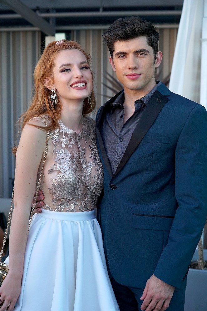 Famous in Love - Season 1 - A Star Is Torn - Photos - Bella Thorne, Carter Jenkins