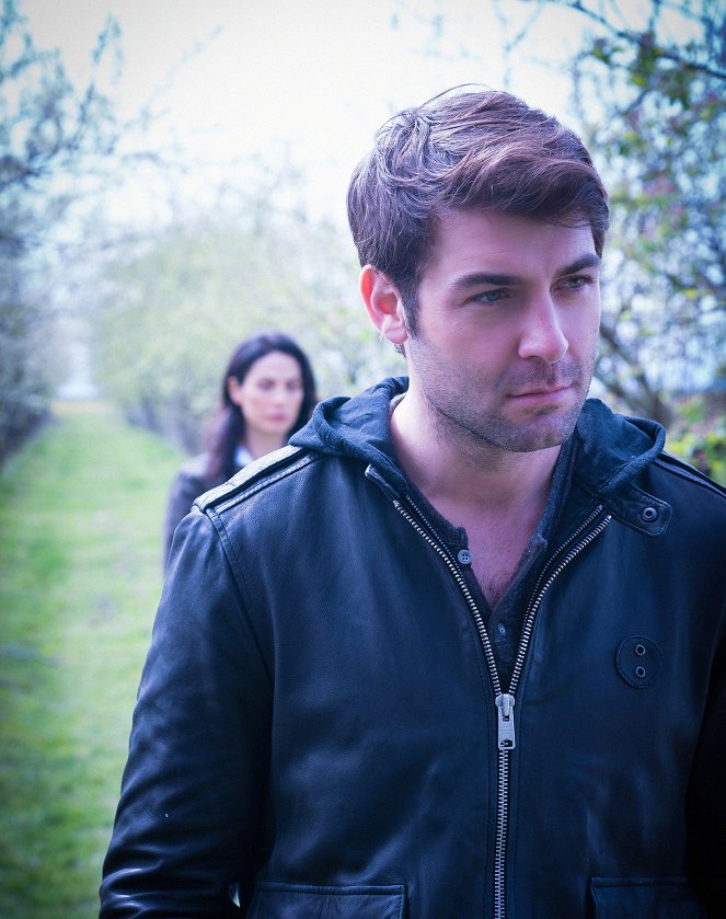 Zoo - The Moon and the Stars - Photos - James Wolk