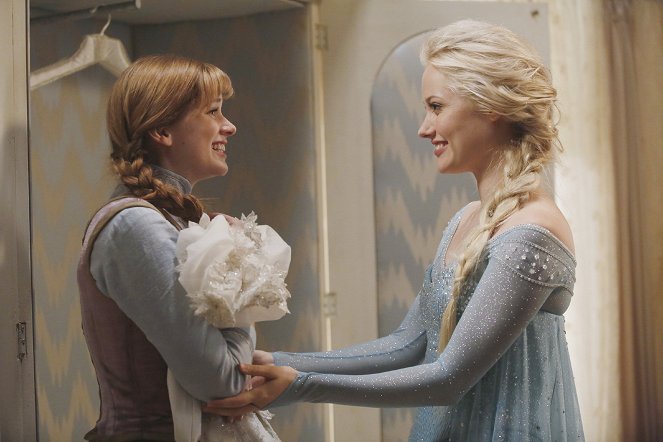Once Upon a Time - Season 4 - Elsa et Anna d'Arendelle - Film - Elizabeth Lail, Georgina Haig