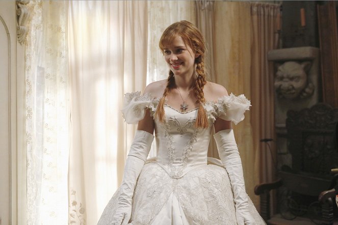 Once Upon a Time - A Tale of Two Sisters - Photos - Elizabeth Lail