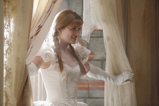 Once Upon a Time - Season 4 - Elsa et Anna d'Arendelle - Film - Elizabeth Lail