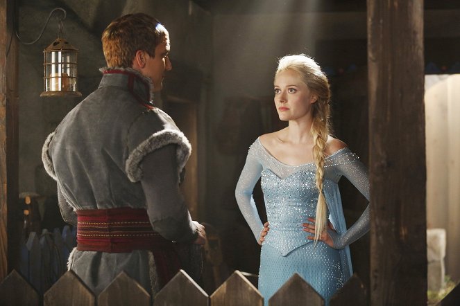 Once Upon A Time - Es war einmal... - Season 4 - Elsa und Anna von Arendelle - Filmfotos - Scott Michael Foster, Georgina Haig