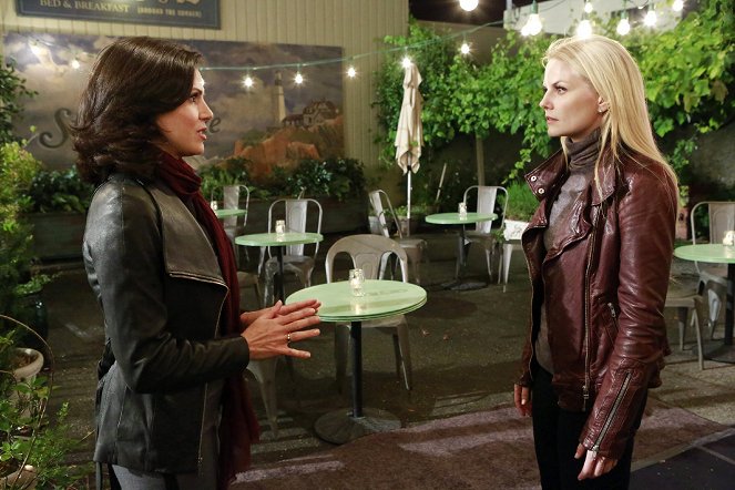 Once Upon a Time - Season 4 - A Tale of Two Sisters - Photos - Lana Parrilla, Jennifer Morrison