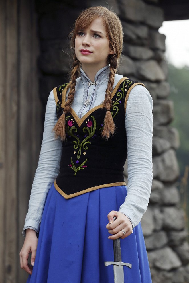 Once Upon a Time - White Out - Photos - Elizabeth Lail