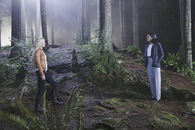 Once Upon a Time - Breaking Glass - Photos - Jennifer Morrison, Lana Parrilla