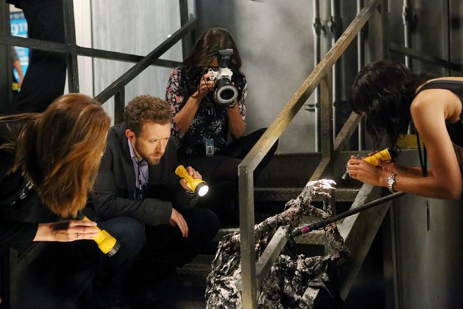 Bones - The Corpse at the Convention - Photos - T.J. Thyne