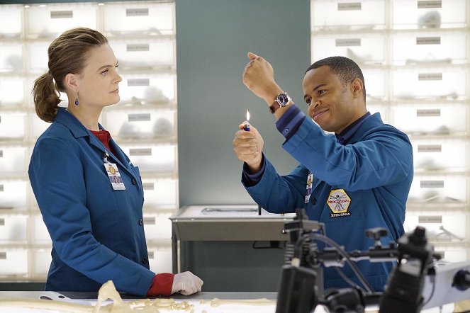 Bones - The Promise in the Palace - Photos - Emily Deschanel, Eugene Byrd