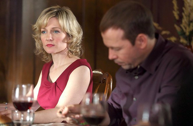 Blue Bloods - Crime Scene New York - All That Glitters - Photos - Amy Carlson