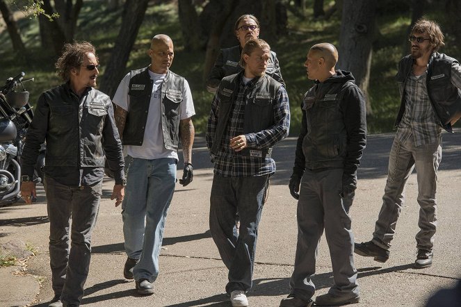 Sons of Anarchy - Korrupte Cops - Filmfotos - Kim Coates, David Labrava, Tommy Flanagan, Charlie Hunnam, Theo Rossi, Niko Nicotera