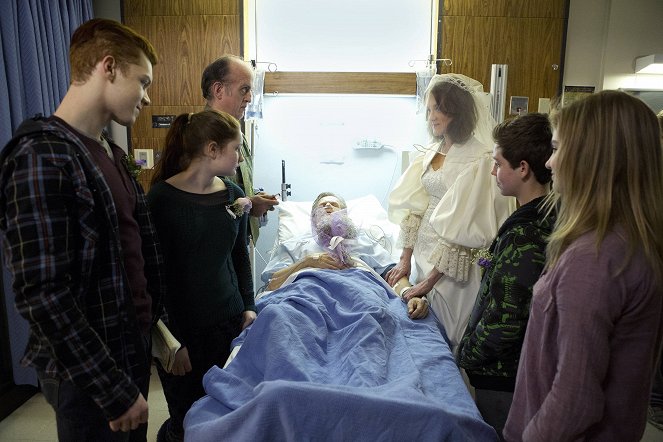 Shameless - Liver, I Hardly Know Her - Photos - Cameron Monaghan, Emma Kenney, Jim Hoffmaster, William H. Macy, Joan Cusack, Ethan Cutkosky, Morgan Lily