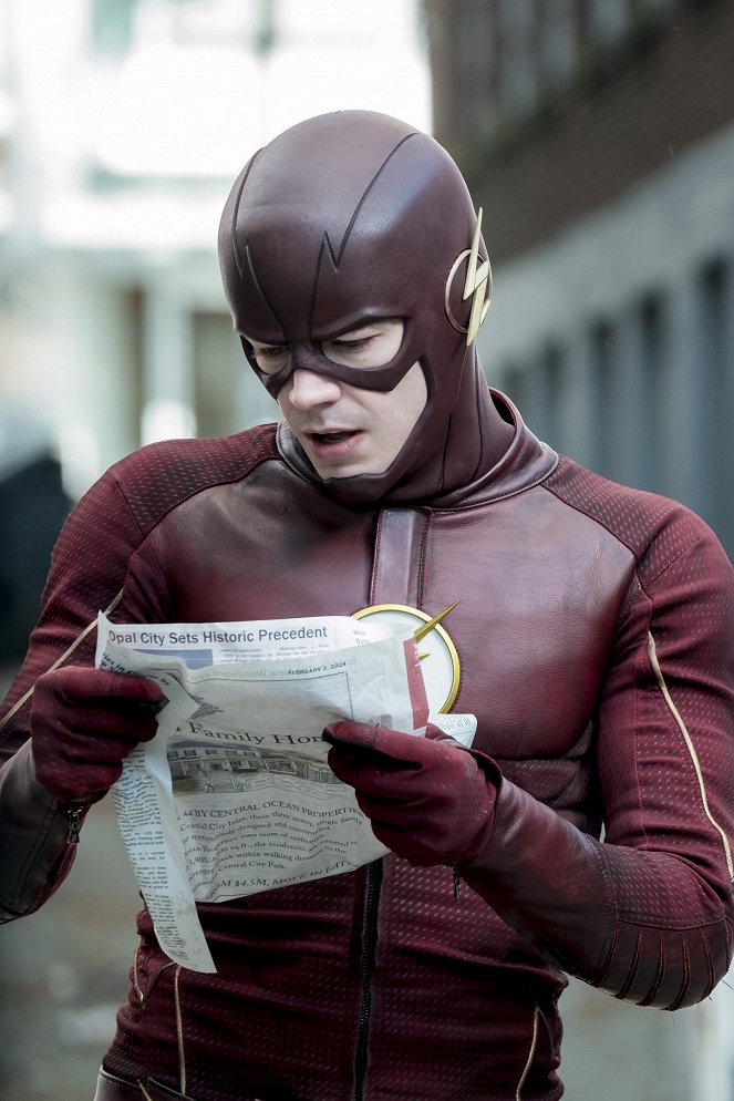 The Flash - Season 3 - The Once and Future Flash - Photos - Grant Gustin