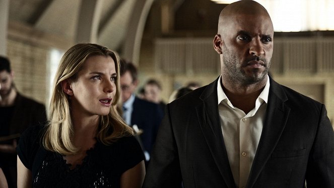 American Gods - Film - Betty Gilpin, Ricky Whittle